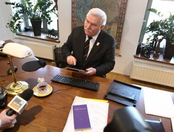 Wałęsa: Kaczyński nie zasługuje na pomniki. Poobrażał sąsiadów