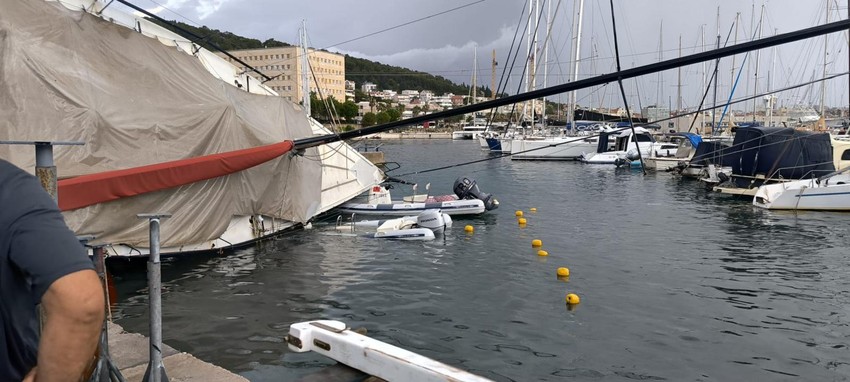 Oluja prevrtala jahte  