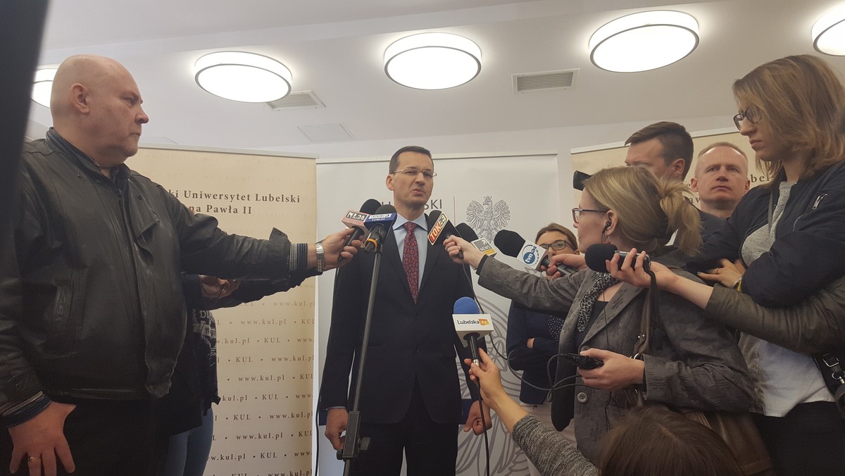 Wicepremier Morawiecki twierdzi, że utrzymanie ratingu przez agencję Moody’s jest jego zasługą. Analitycy agencji mieli czytać jego plan na rzecz odpowiedzialnego rozwoju. Dzisiaj przekonywał lubelskich przedsiębiorców do swojej wizji rozwoju kraju zawartej w tzw. "Planie Morawieckiego".