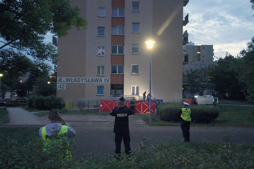 Brat z siostrą wypadli z okna na 9. piętrze. Oboje zginęli. Jest decyzja prokuratury