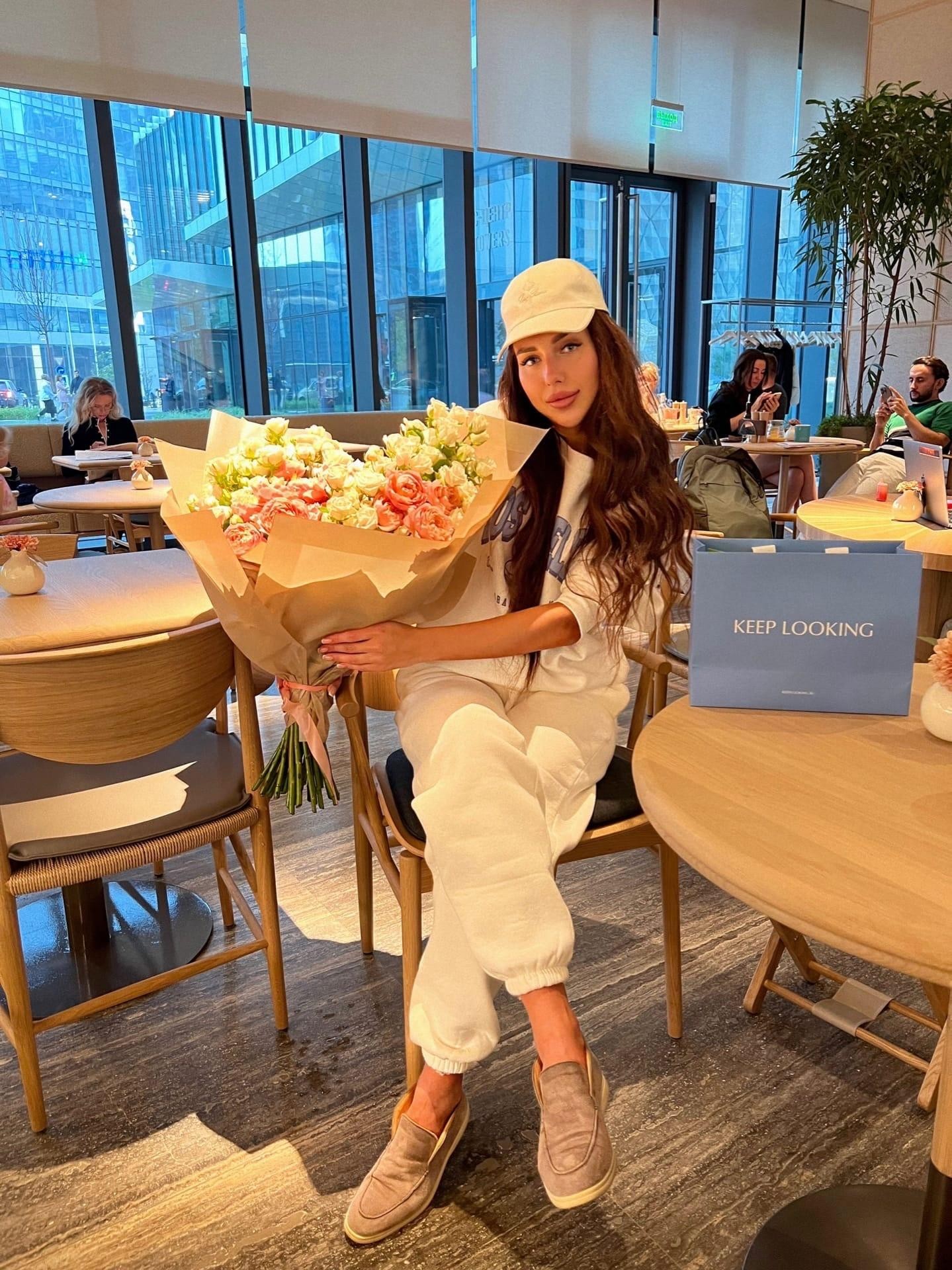 Vlada si zarobila peniaze na operáciu ako influencerka a modelka.