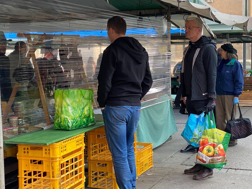 Targowiska pozostają otwarte