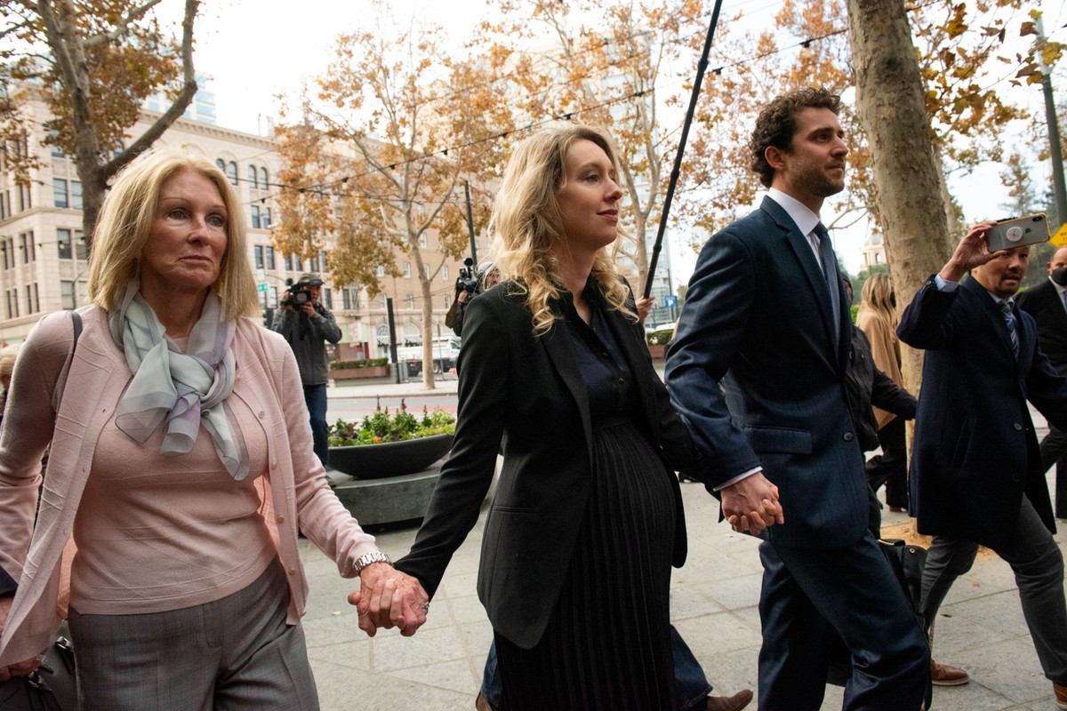 Noel Holmes (L) , Elizabeth Holmes (C) i Billy Evans (P), San Jose, 18. 11. 2022