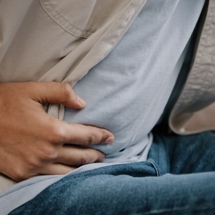 Apró jelek a kézen: az orvos szerint így is kiszúrható a májkárosodás