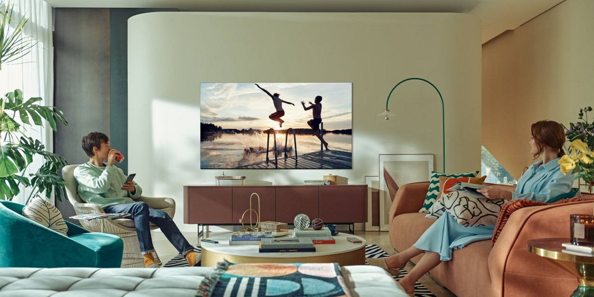 Samsung Neo QLED 4K i 8K to telewizory dla każdego – jakościowej rozrywki dostarczą zarówno miłośnikom filmowych wrażeń, gamingu, jak i fanom sportowych emocji. 
