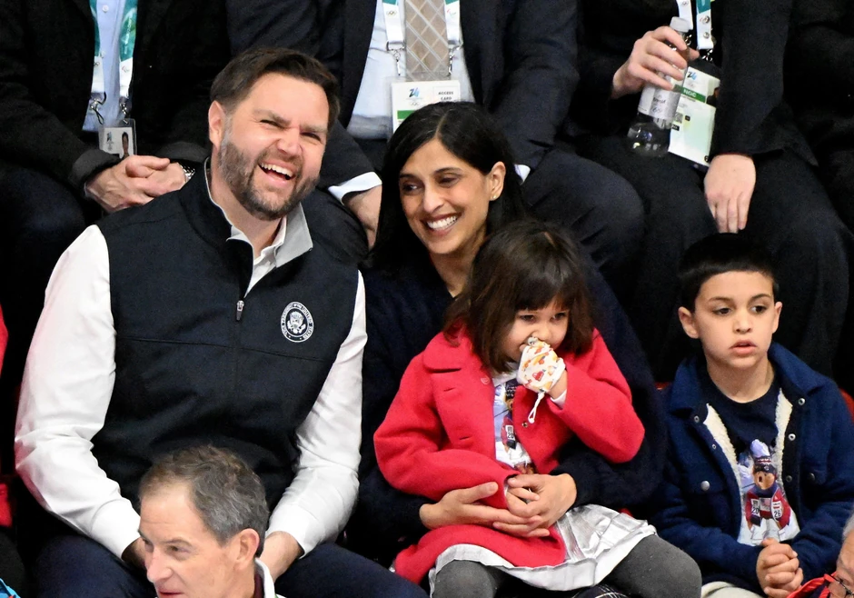 Takmičenje u mešovitim parovima u umetničkom kluzanju, sa tribina je pratio i američki potpredsedjik Džej Di Vens, sa suprugom Ušom i decom | Foto: REUTERS/Fabrizio Bensch