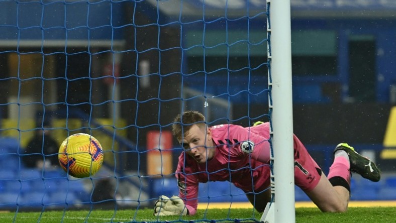 Everton denied as Pickford howler rescues Leicester ...