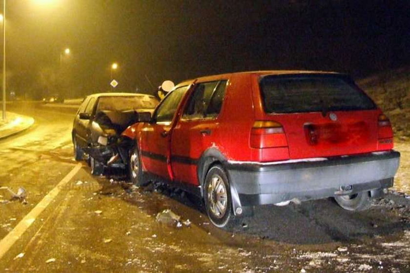 Pijak spowodował wypadek na trzy samochody