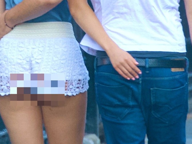 Ćerka slavnog tenisera sa dečkom u gradskoj šetnji