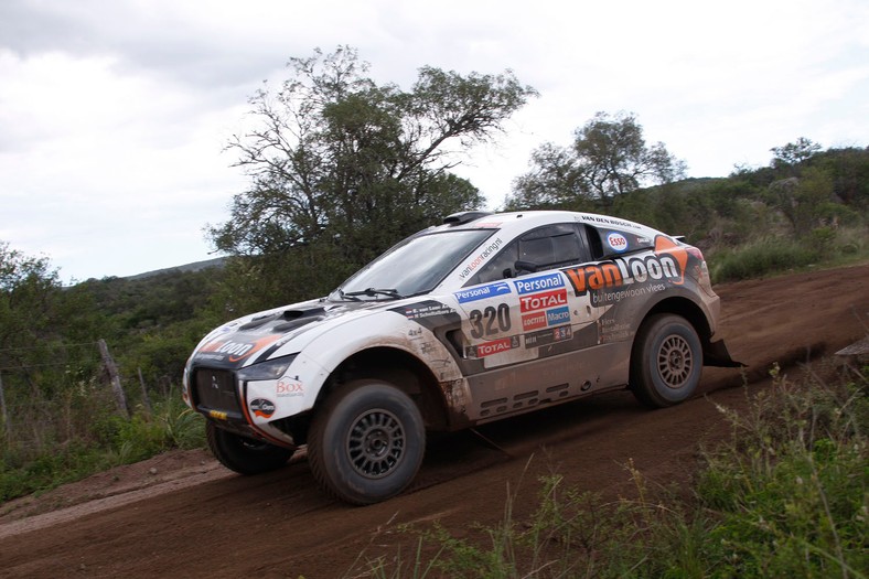 Rajd Dakar 2011: awans Hołowczyca (2.etap, wyniki, fot. Willy Weyens)