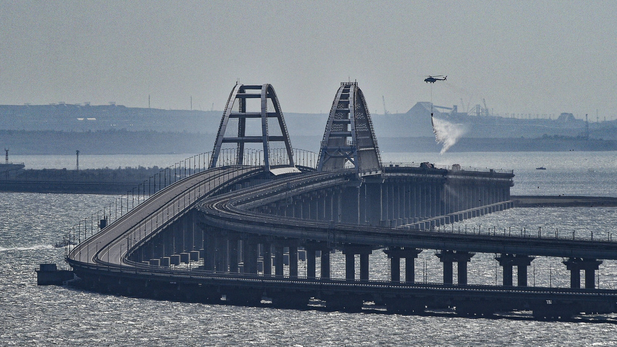 Most Krymski zniknął w dymie. Natychmiastowa ewakuacja