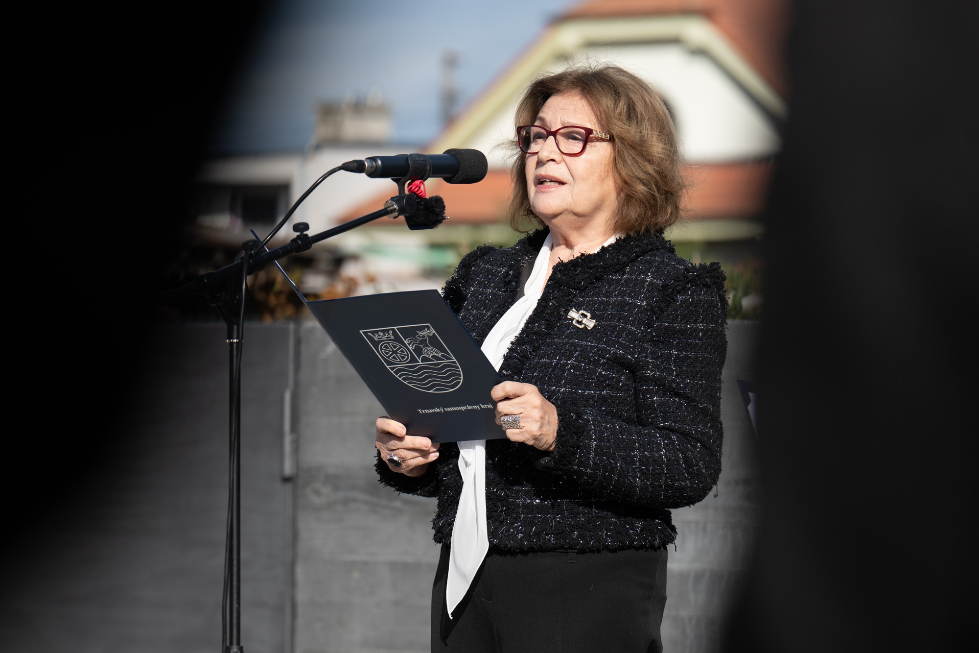Herečka Emília Vášáryová počas otvorenia Pamätníka slobody slova.