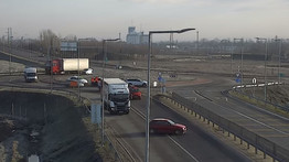 Ilyen nincs: visszatolatnak, a forgalommal szemben mennek az autók az M44-es úton – Videó, erős idegzetűeknek