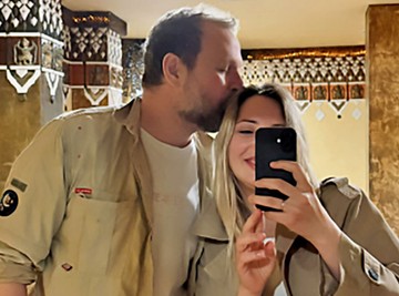 Muzičar bio sa ćerkom Aleksandra Berčeka, sad sa 15 godina mlađom slavi godišnjicu braka: Ženio se tri puta, pored ove lepotice se skrasio