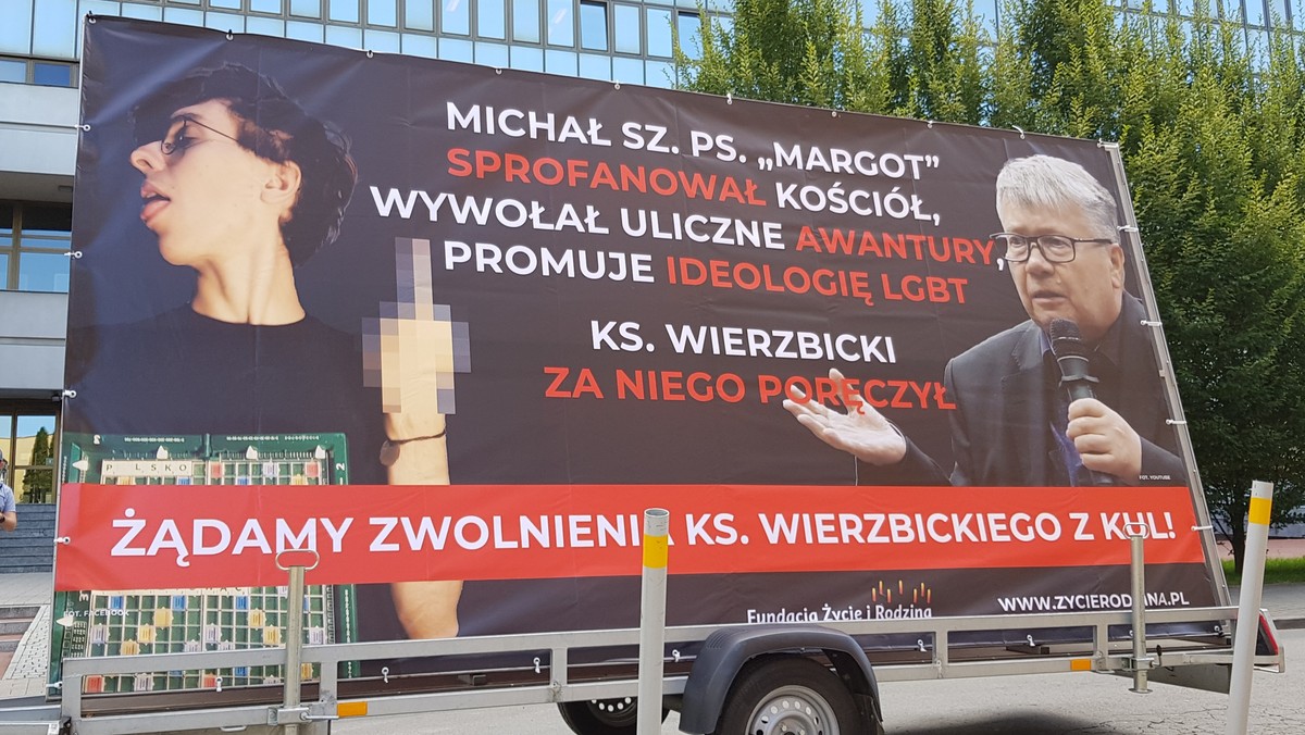 Promowanie ideologii gender, wypowiedzi niezgodne z nauczaniem Kościoła i poręczenie za Michała Sz. ps. "Margot" - takie zarzuty ks. Alfredowi Wierzbickiemu stawia Fundacja Życie i Rodzina. Działacze organizacji żądają usunięcia etyka z Katolickiego Uniwersytetu Lubelskiego.