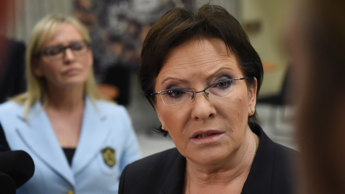 Premier Ewa Kopacz uważa, że nie jest ważne, gdzie stanie pomnik upamiętniający ofiary katastrofy smoleńskiej. - Nie miejsce będzie ważne, ale sam fakt - powiedziała dzisiaj dziennikarzom w Sejmie.