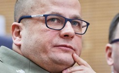 Gen. Kraszewski nie ma wątpliwości: To strzał nie w kolano, a w potylicę