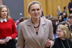 MEN zmniejsza liczbę godzin religii w szkole. Tak zareagował Kościół