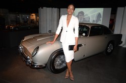 Bond, jego kobiety i bryki w Londynie [ZDJĘCIA]