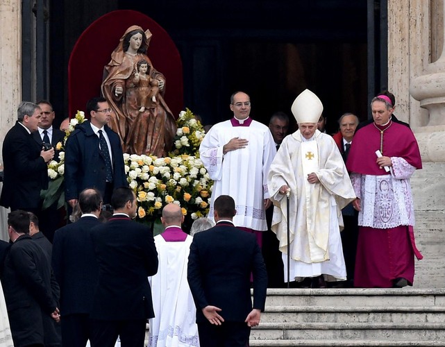 Papież-emeryt Benedykt XVI na placu świętego Piotra. Fot. EPA/ETTORE FERRARI/PAP/EPA