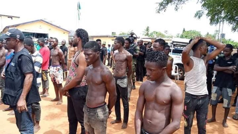 Some of the suspected cultists terrorising the Ifo and Sango-Ota areas of Ogun state. [@mr_adunbarin]