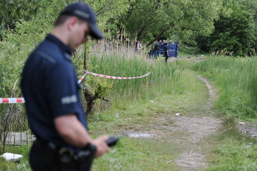 Topielec w stawie na ulicy Połczyńskiej w Warszawie