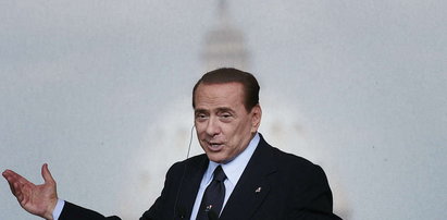 Berlusconi chciał uprawiać seks z Obamą! Kazał przebierać się w...