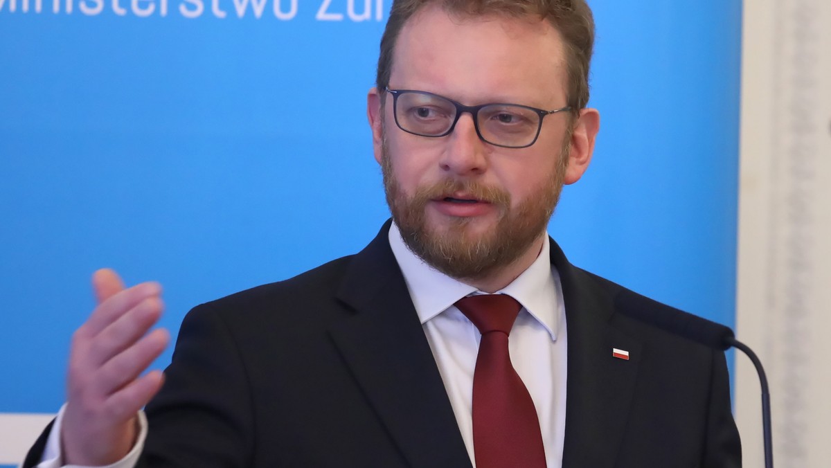 - Efekty reform w służbie zdrowia będą w pełni widoczne za 10 lat – mówi minister zdrowia prof. Łukasz Szumowski w wywiadzie dzisiejszej "Rzeczpospolitej". Szef resortu zdrowia zapowiada, że w tym roku dodatkowe 900 mln zł zostanie skierowane na poprawę dostępności do świadczeń.