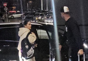 Silviju Nedeljković muž sačekao na aerodromu