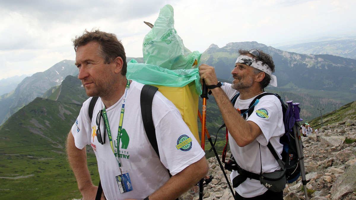 Półtora tony śmieci udało się zebrać w Tatrach podczas wielkiego sprzątania gór. W niedzielę podsumowano akcję nazwaną "Największe sprzątanie Tatr w historii", w której wzięło udział niemal tysiąc wolontariuszy.
