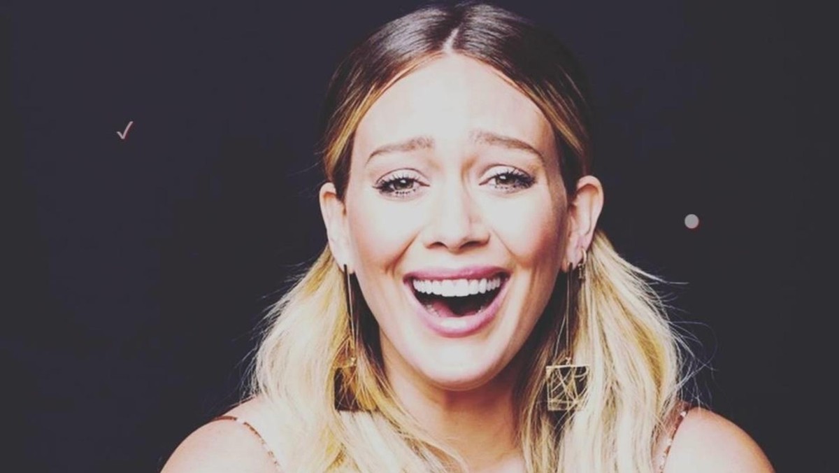 W czerwcu Hilary Duff podzieliła się z fanami radosną nowiną. Już za kilka miesięcy przyjdzie na świat jej drugie dziecko. Teraz na Instagramie pochwaliła się ciążowym brzuszkiem – Wyglądasz pięknie – komentują internauci.