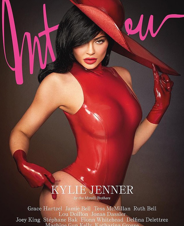 Kylie Jenner gyönyörű, de olyan mű, mint Jessica Rabbit ezeken az új fotókon...