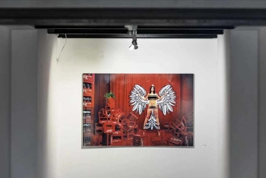 Kontrowersyjne dzieło z wystawy "Czkawka – wystawa grupy Łódź Kaliska" w Mazowieckim Centrum Sztuki Współczesnej Elektrownia w Radomiu 