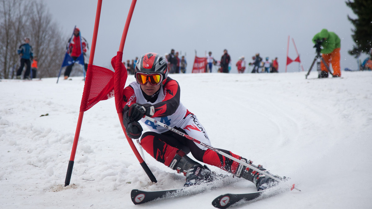 Czołówka polskich młodych alpejczyków rywalizowała w sobotę, 5 lutego br. na stoku Kamienica obok Czarnej Góry podczas pierwszej edycji zawodów Tauron Energy Ski Cup.
