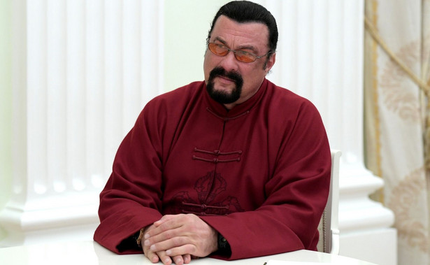 "Byłam jeszcze dziewicą". Steven Seagal oskarżony o zgwałcenie mormońskiej nastolatki