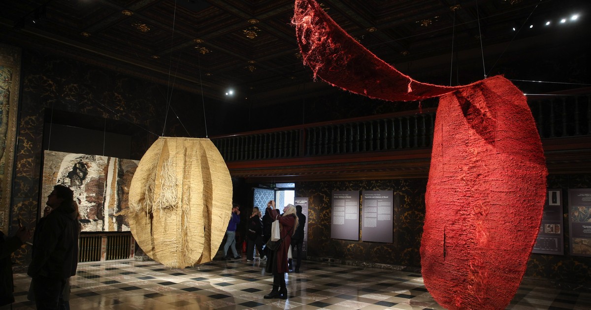 Niezwykła wystawa na Wawelu. "Tkaniny delikatnie drgają, pulsują, żyją"