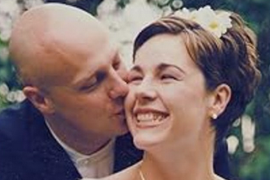 Kad mi je muž umro, u njegovom telefonu našla sam TAKO JEZIVE STVARI da sam pojela PEPEO IZ URNE: Naš 'idealan brak' bio je maska za njegovu devijantnost