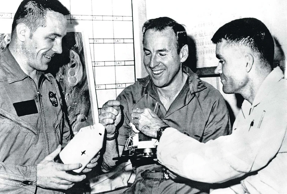 "Džek" Svajger, džejms lovel i fred hejz dva dana pred poletanje