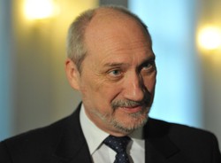 Klich bije w Macierewicza: To ja musiałem przepraszać