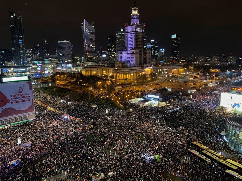 Policja podsumowała piątkowe protesty w Warszawie