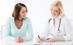 Czy zakładanie spirali boli? Czy to skuteczna antykoncepcja? Wszystko o wkładce domacicznej