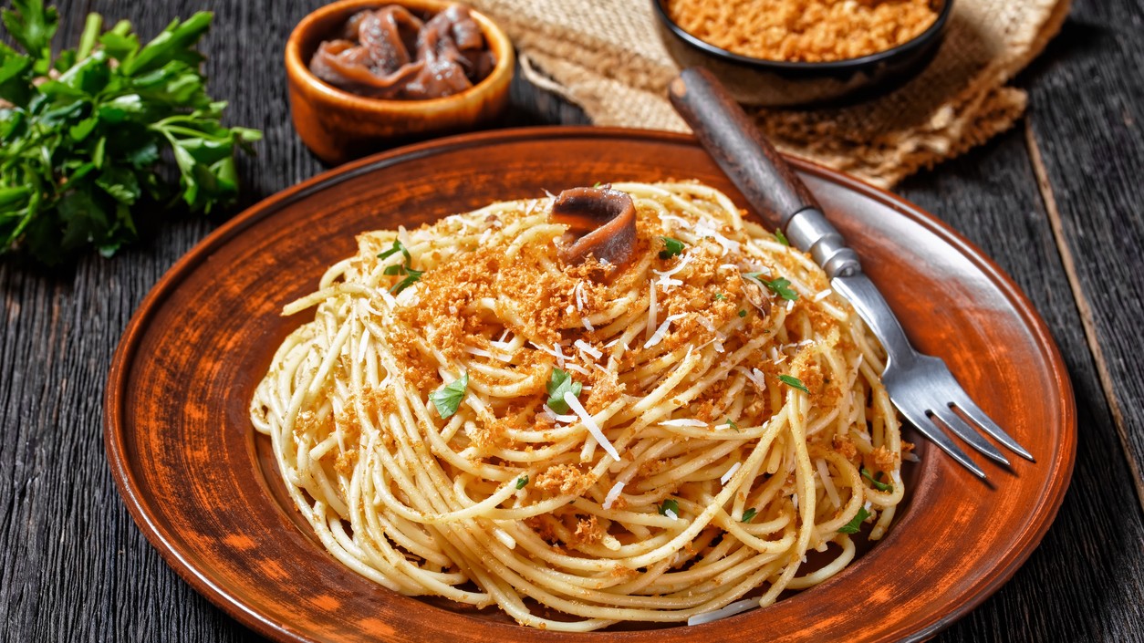 Špagety so sardinkami a strúhankou sú tradičné a jednoduché jedlo priamo zo Sicílie (ilustračné foto).