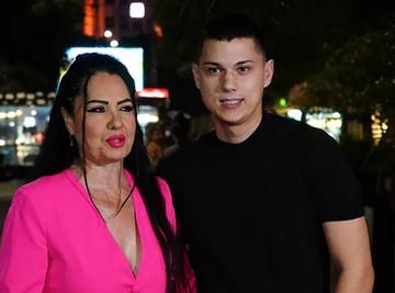 KRUŽNE STEPENICE U DNEVNOM BORAVKU I KRISTALNI LUSTER: Evo kako izgleda luksuzni dom u kom žive Zlata Petrović i Jovan Pejić Peja!