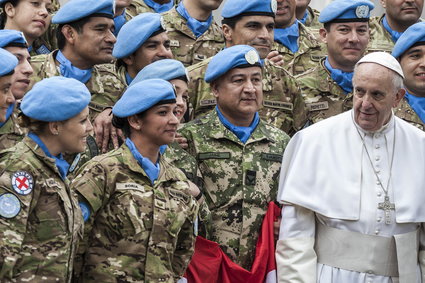 Papież Franciszek krytykuje sankcje i zbrojenia państw: to szaleństwo