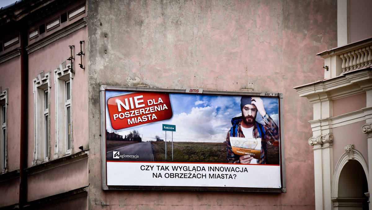 Podrzeszowskie gminy "atakują" ratusz billboardami przeciwko poszerzeniu Rzeszowa. Miejscy urzędnicy uważa, że to cios poniżej pasa.