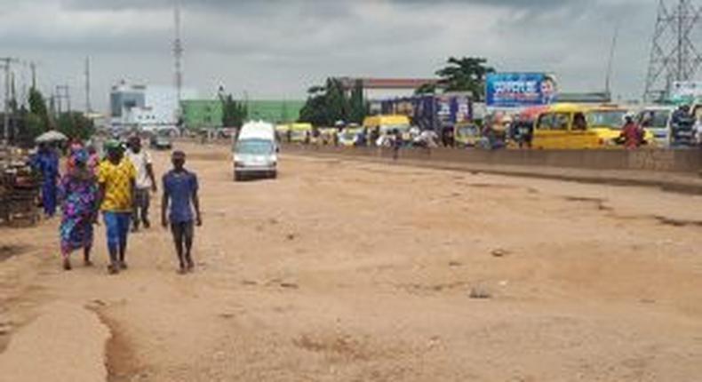 Kola Bus stop section of the Lagos-Ota-Abeokuta Expressway. [NAN]