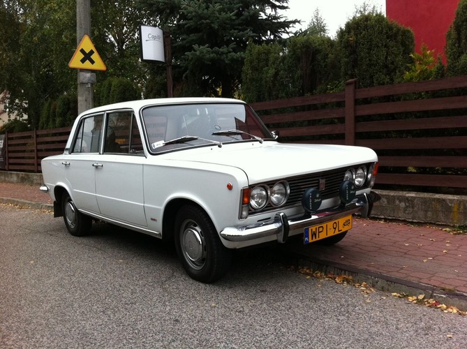 Fiat 125p należący do Piotra Burcharda, dziennikarza magazynu 'Auto Świat Classic'