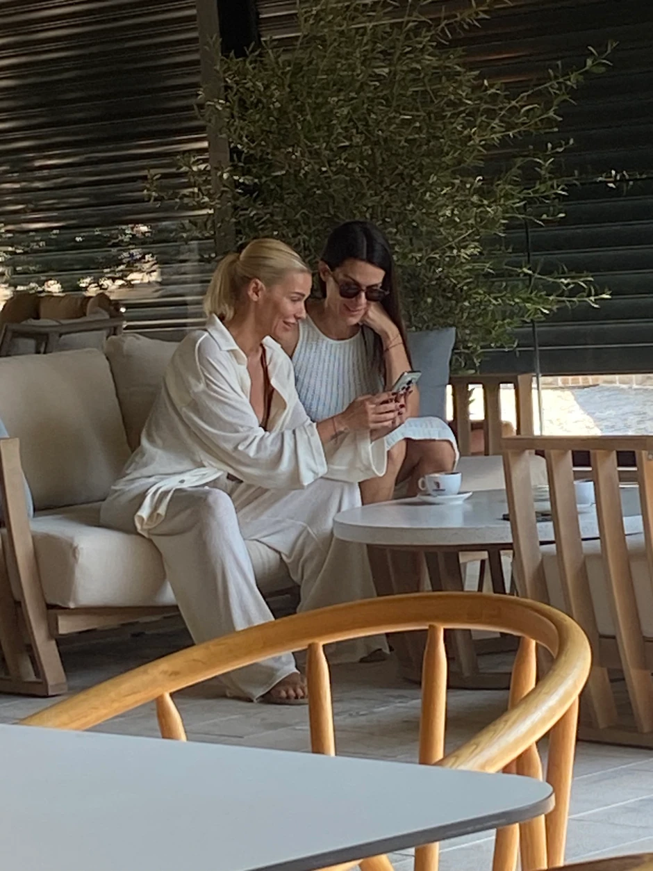 Nataša Bekvalac sa sestrom