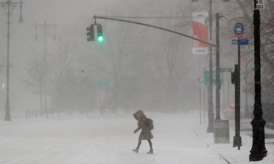 epa06416798 - USA NEW YORK WEATHER (Winter Storm in New York)