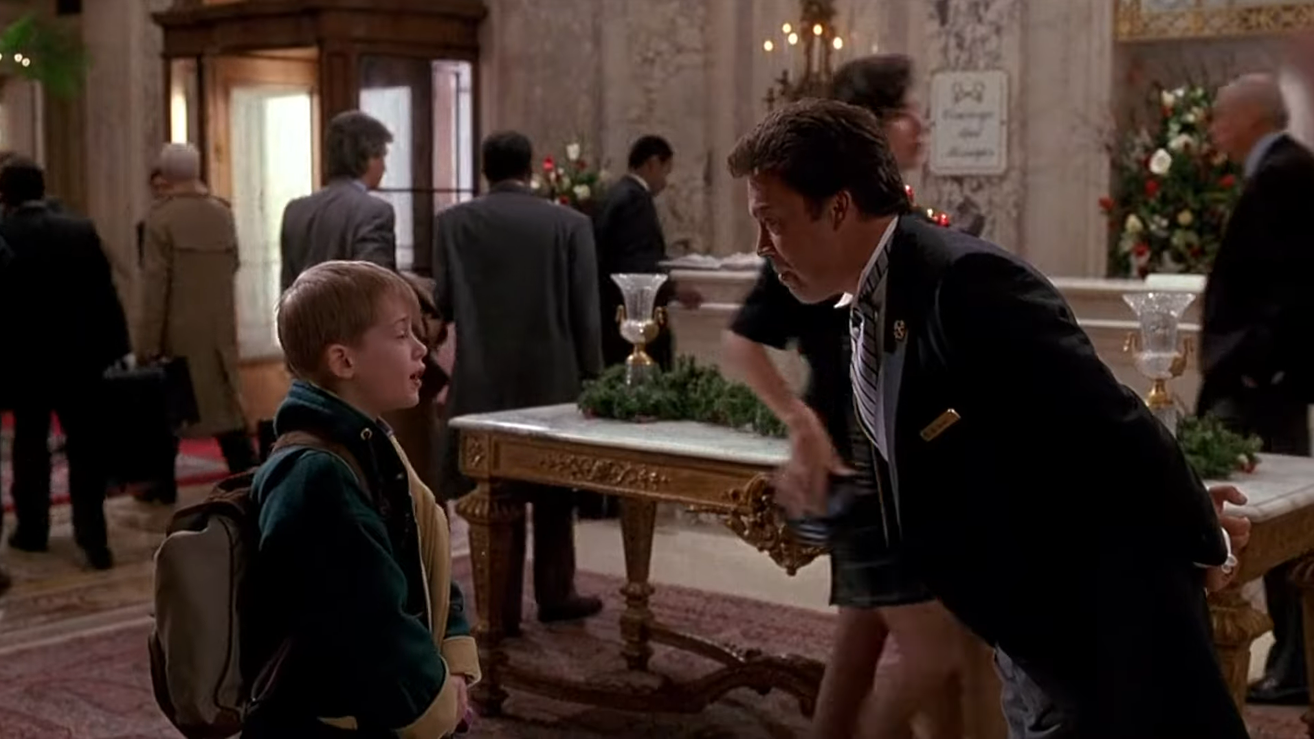 Herec Tim Curry vo filme Sám doma 2: Stratený v New Yorku.